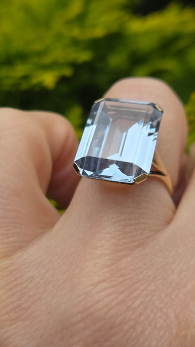 Vintage: 9ct Yellow Gold Blue Spinel Solitaire Ring — 17.35ct