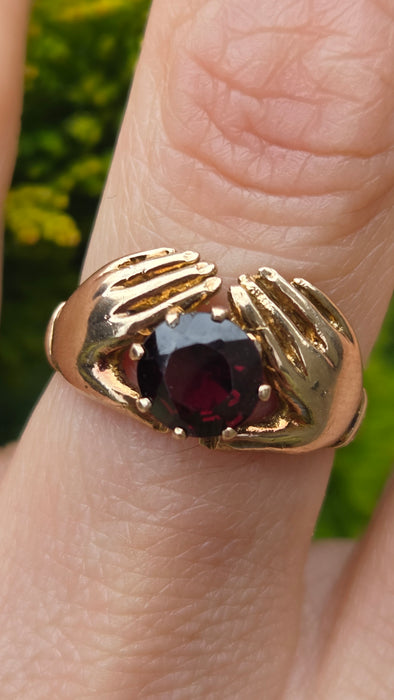 3080 Vintage: 9ct Yellow Gold Garnet Celtic Hands Ring — From 1967