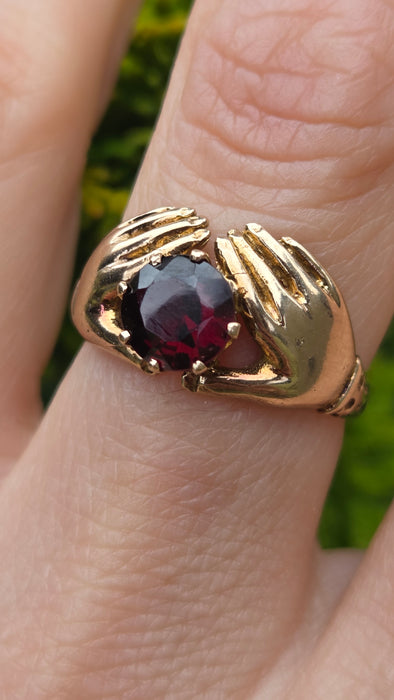 3080 Vintage: 9ct Yellow Gold Garnet Celtic Hands Ring — From 1967