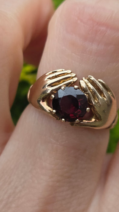 3080 Vintage: 9ct Yellow Gold Garnet Celtic Hands Ring — From 1967