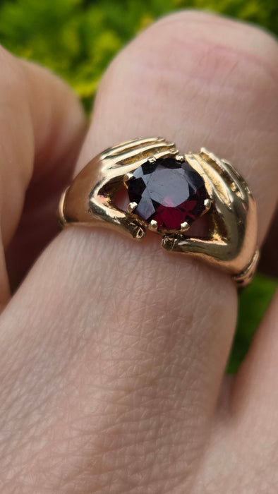 3080 Vintage: 9ct Yellow Gold Garnet Celtic Hands Ring — From 1967