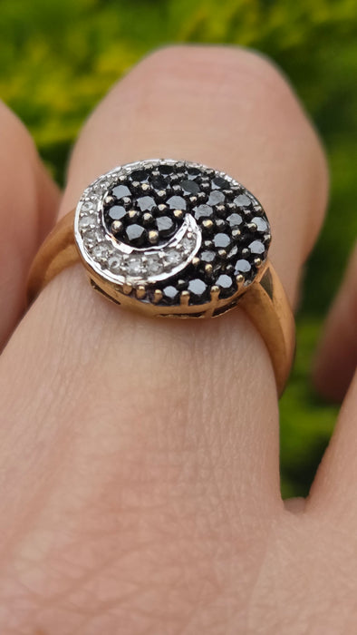 3078 Vintage: 9ct Yellow Gold Black & White Diamond Karma Ring