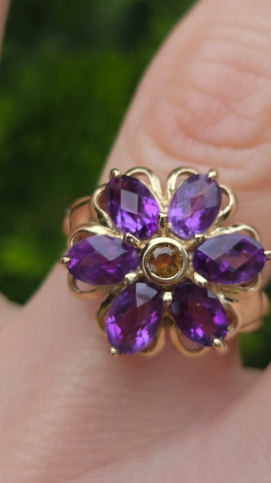 3079 Vintage: 9ct Yellow Gold Amethyst & Citrine Flowerhead Ring — 1.76ct