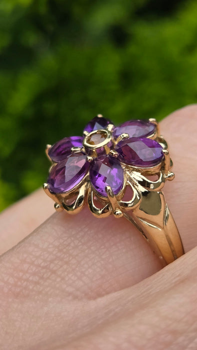 3079 Vintage: 9ct Yellow Gold Amethyst & Citrine Flowerhead Ring — 1.76ct