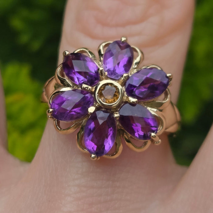 3079 Vintage: 9ct Yellow Gold Amethyst & Citrine Flowerhead Ring — 1.76ct