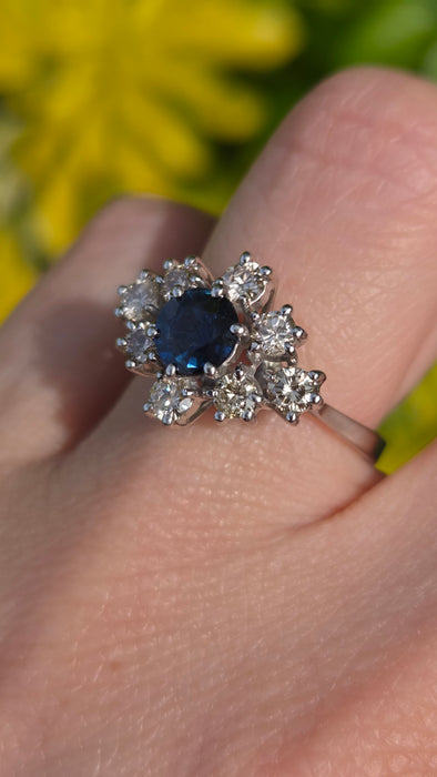 Vintage: 18ct White Gold Sapphire & Diamond Cluster Ring — 0.95ct Sapphire / 0.80ct Diamonds