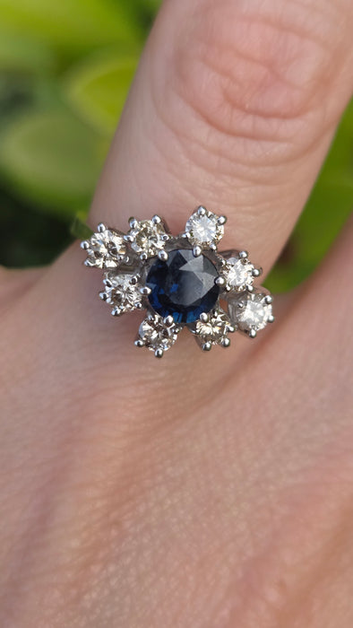 Vintage: 18ct White Gold Sapphire & Diamond Cluster Ring — 0.95ct Sapphire / 0.80ct Diamonds