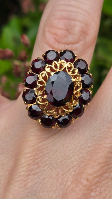 Vintage: 18ct Yellow Gold Garnet Cluster Ring — 9.90ct