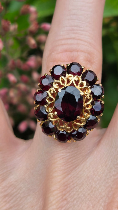 Vintage: 18ct Yellow Gold Garnet Cluster Ring — 9.90ct