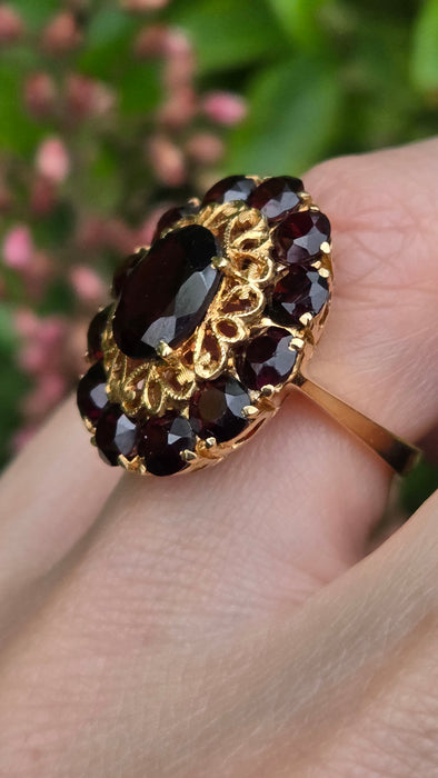 Vintage: 18ct Yellow Gold Garnet Cluster Ring — 9.90ct