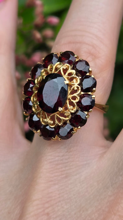 Vintage: 18ct Yellow Gold Garnet Cluster Ring — 9.90ct