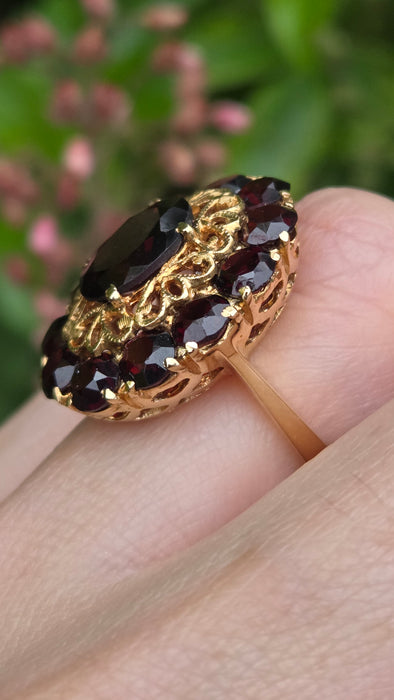 Vintage: 18ct Yellow Gold Garnet Cluster Ring — 9.90ct