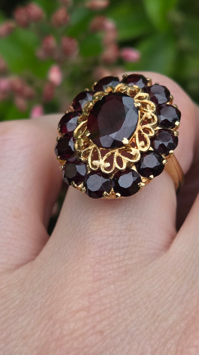 Vintage: 18ct Yellow Gold Garnet Cluster Ring — 9.90ct
