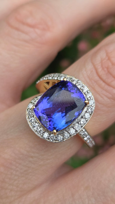 Vintage: 18ct Yellow Gold Tanzanite & Diamond Dress Ring — 5.51ct & 0.36ct