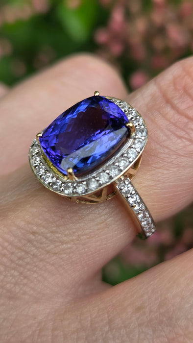 Vintage: 18ct Yellow Gold Tanzanite & Diamond Dress Ring — 5.51ct & 0.36ct