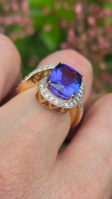 Vintage: 18ct Yellow Gold Tanzanite & Diamond Dress Ring — 5.51ct & 0.36ct