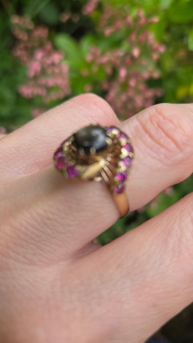 Vintage: 18ct Yellow Gold Blue Sapphire & Red Topaz Swirl Cluster Ring
