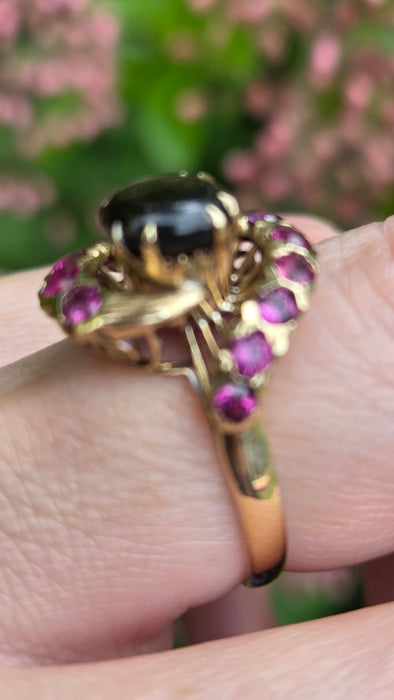 Vintage: 18ct Yellow Gold Blue Sapphire & Red Topaz Swirl Cluster Ring