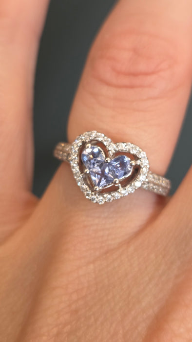 Vintage: 18ct White Gold Ceylon Sapphire & Diamond Heart Cluster Ring — 0.44ct & 0.30ct