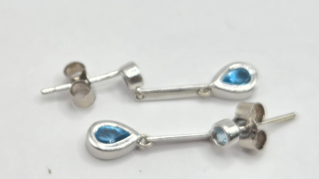 Vintage: 9ct White Gold Blue Topaz Drop Earrings