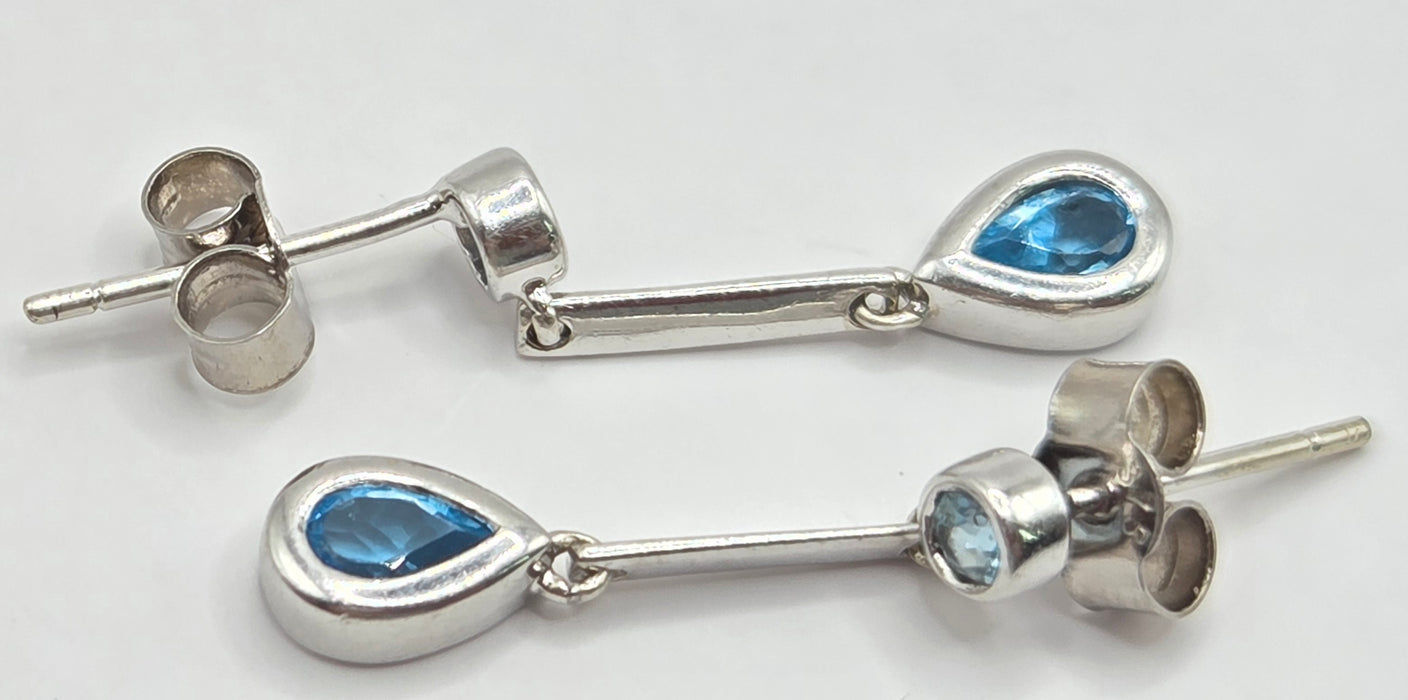 Vintage: 9ct White Gold Blue Topaz Drop Earrings