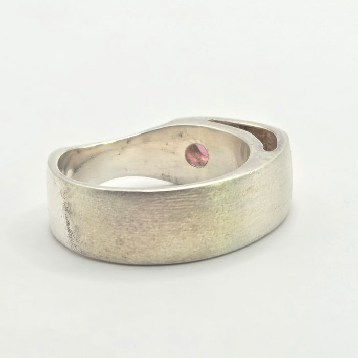 Vintage: Platinum 950 Red Garnet Signet Ring a striking statement