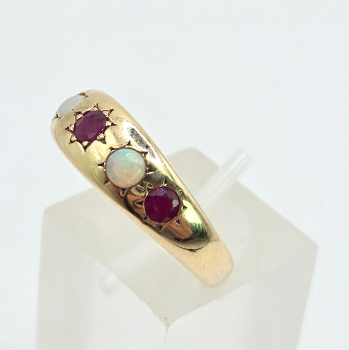 Antique: 9ct Yellow Gold Opal & Garnet Five Stone Gypsy Ring