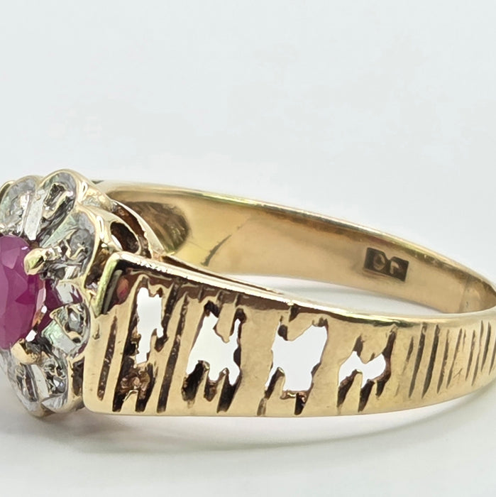 Vintage: 9ct Yellow Gold Ruby & Diamond Art Deco Target-Style Cluster Ring — From 1979