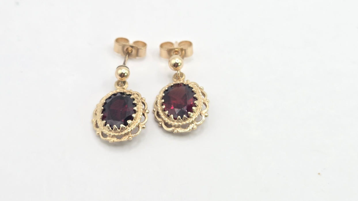 Vintage: 9ct Yellow Gold Garnet Drop Stud Earrings