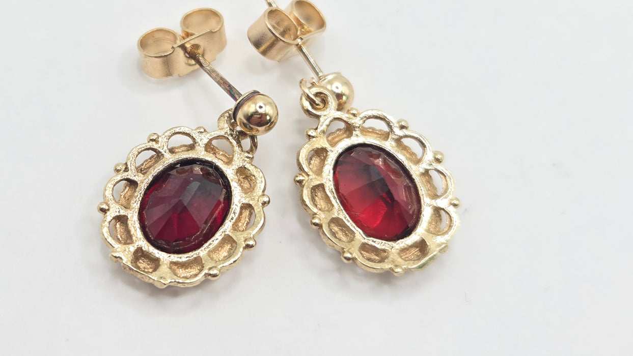 Vintage: 9ct Yellow Gold Garnet Drop Stud Earrings