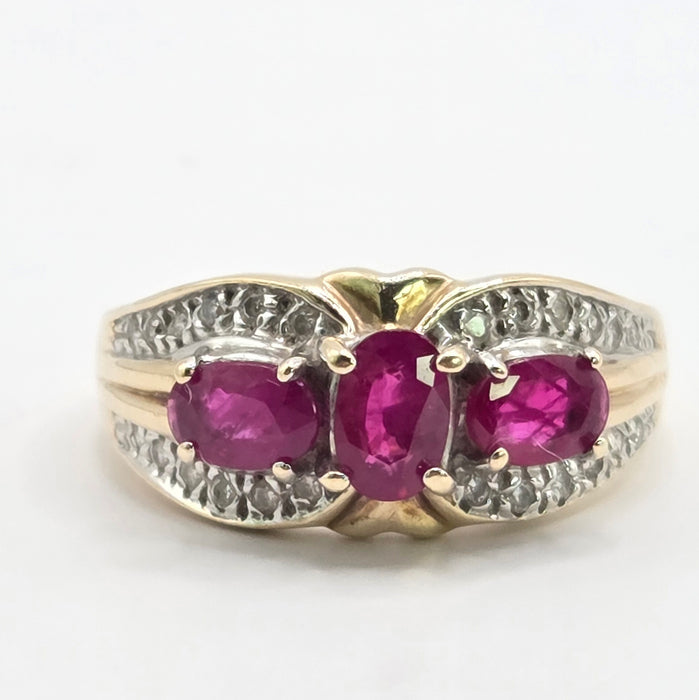 Vintage: 9ct Yellow Gold Ruby & Diamond Cocktail Ring — 0.20ct