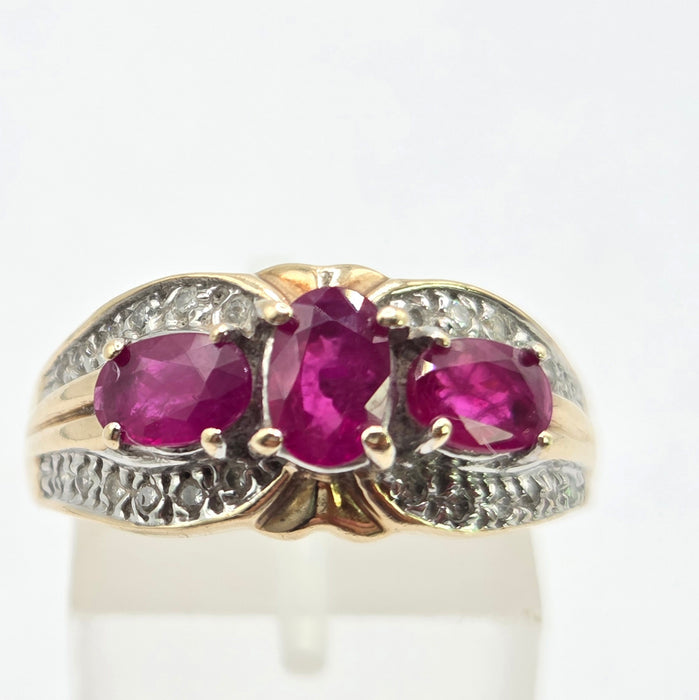 Vintage: 9ct Yellow Gold Ruby & Diamond Cocktail Ring — 0.20ct