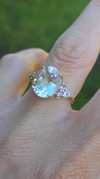 Vintage: 9ct Yellow Gold Pale Blue Topaz & Amethyst Cluster Ring