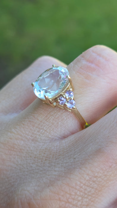 Vintage: 9ct Yellow Gold Pale Blue Topaz & Amethyst Cluster Ring