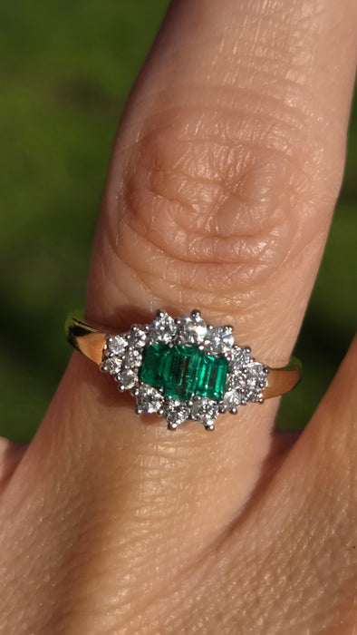 Vintage: 18ct Yellow Gold Emerald & Diamond Cluster Ring — 0.34ct Diamonds