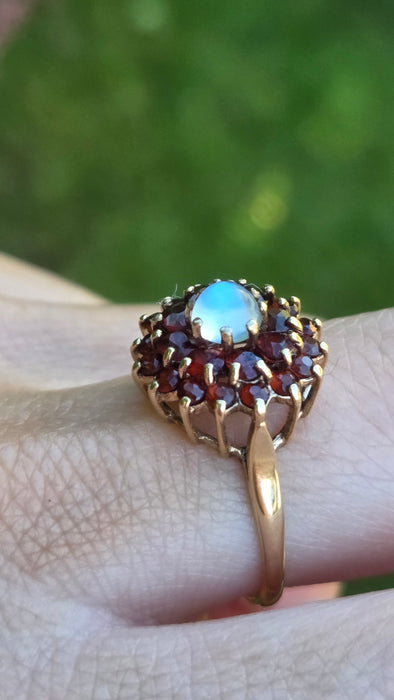 Vintage: Rare: 9ct Gold Moonstone & 24 Garnet Cluster Ring — From 1974
