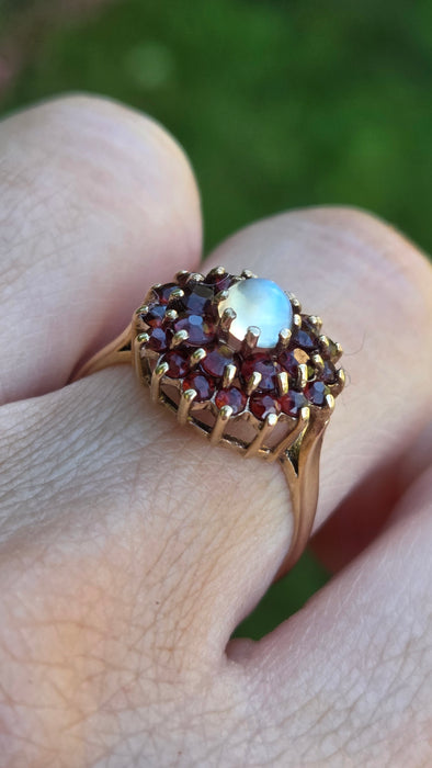 Vintage: Rare: 9ct Gold Moonstone & 24 Garnet Cluster Ring — From 1974