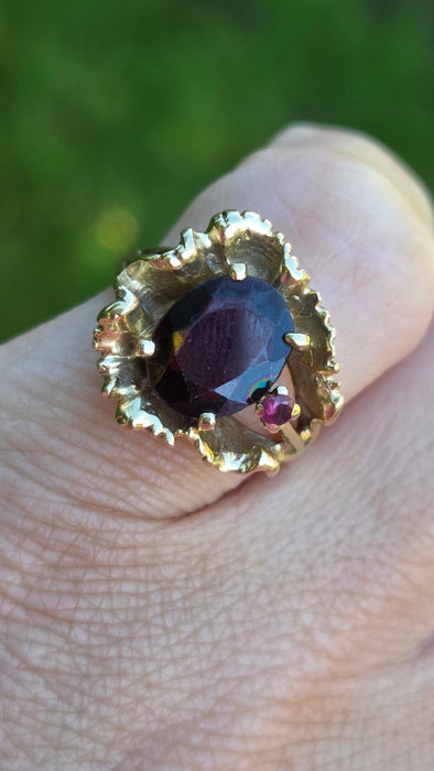 3067 Vintage: 14ct Yellow Gold Garnet & Ruby Signet Ring