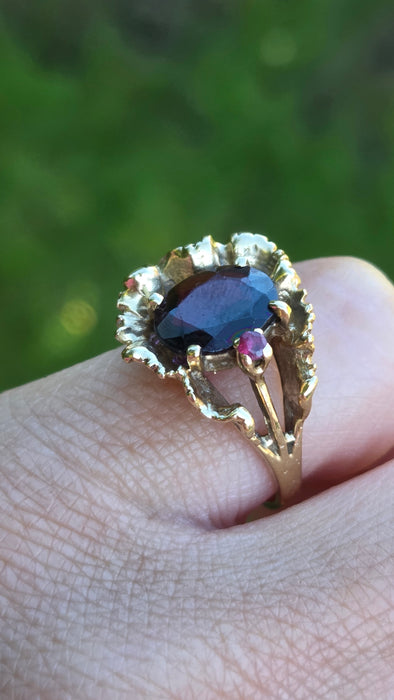 3067 Vintage: 14ct Yellow Gold Garnet & Ruby Signet Ring