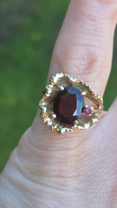 3067 Vintage: 14ct Yellow Gold Garnet & Ruby Signet Ring