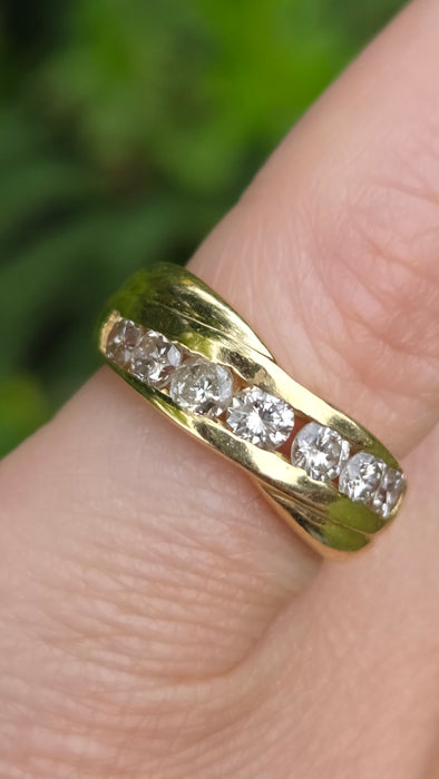 Modern: 18ct Yellow Gold Seven Stone Diamond Crossover Ring — 1.00ct