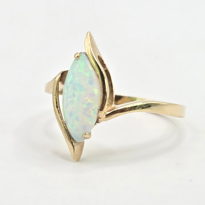 Vintage: 9ct Yellow Gold Marquise Opal Solitaire Ring