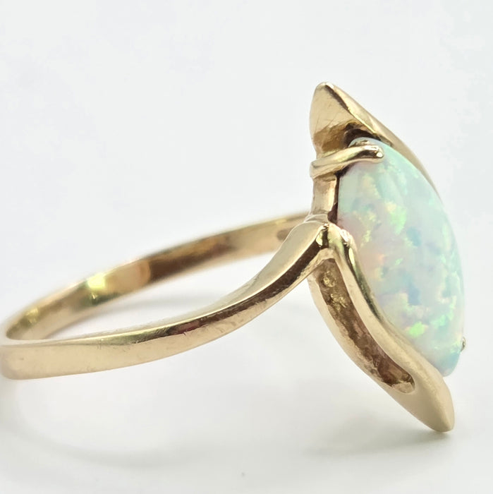 Vintage: 9ct Yellow Gold Marquise Opal Solitaire Ring