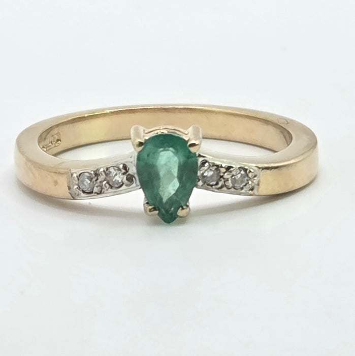 Vintage: 9ct Yellow Gold Pear Emerald & Diamond Shoulder Ring