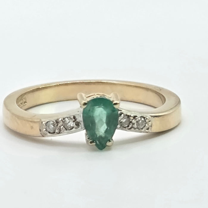 Vintage: 9ct Yellow Gold Pear Emerald & Diamond Shoulder Ring