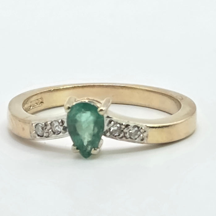Vintage: 9ct Yellow Gold Pear Emerald & Diamond Shoulder Ring