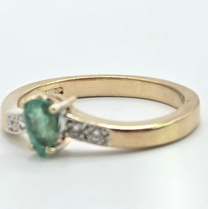 Vintage: 9ct Yellow Gold Pear Emerald & Diamond Shoulder Ring