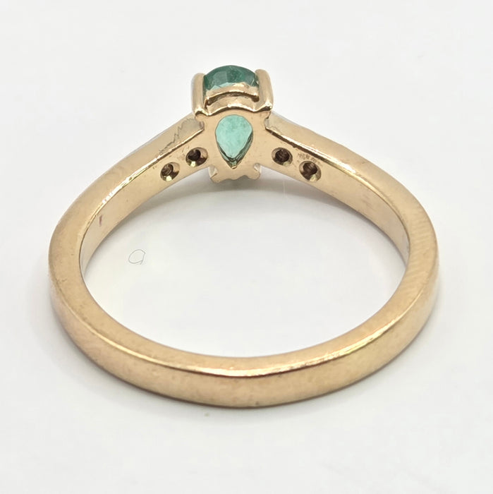Vintage: 9ct Yellow Gold Pear Emerald & Diamond Shoulder Ring