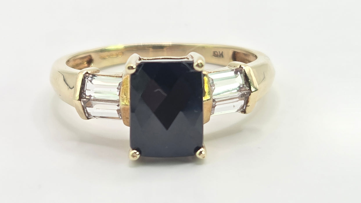 Vintage: 9ct Yellow Gold Almandine Garnet & White Topaz Ring
