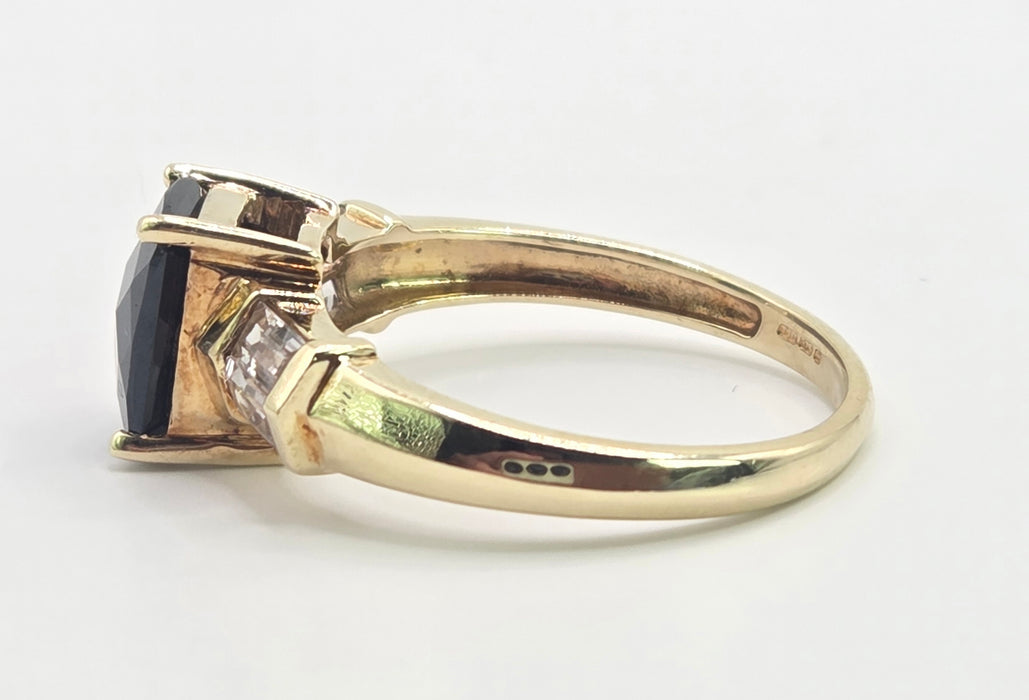 Vintage: 9ct Yellow Gold Almandine Garnet & White Topaz Ring
